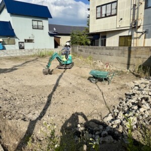 空き地を利用して野菜づくり①〜ユンボで土ならし