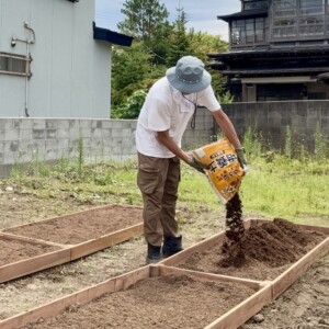 空き地を利用して野菜づくり⑥〜土入れと種まき