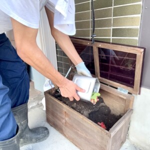 コンポストに４回目の生ごみ投入！